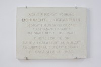 https://salonuldeproiecte.ro/files/gimgs/th-37_6_ Veda Popovici - The Migrant’s Monument, 2014 - reader, plaster plaque, 90x72 cm.jpg